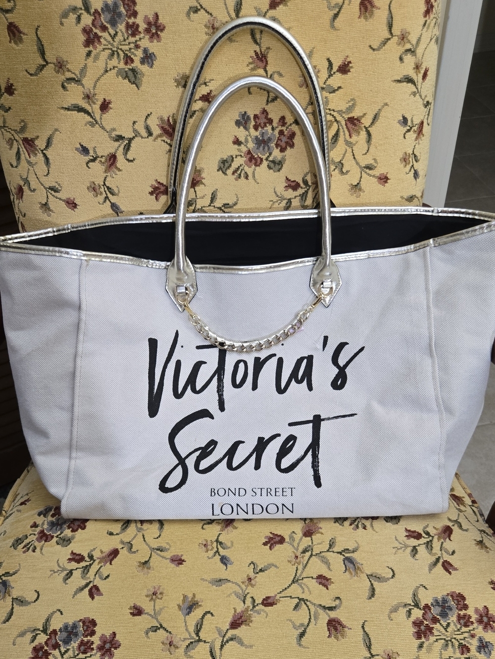 Victoria's Secret White Tote with Silver Chain and Trim